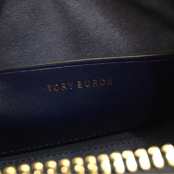 Stylish Black and Gold Handbag - Picture 8 of 9